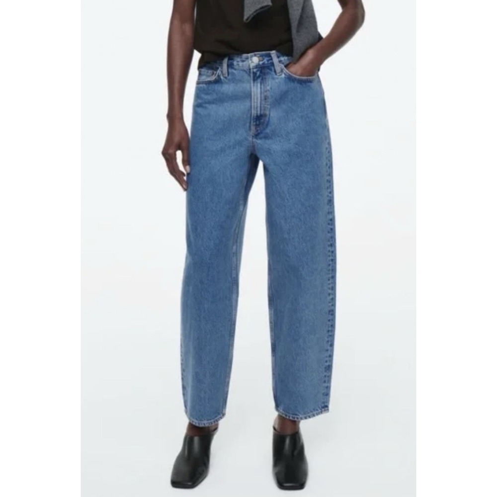 COS Tapered Leg High Rise Ankle Length Barrel Leg Denim Jeans Sz 32 Mid Wash